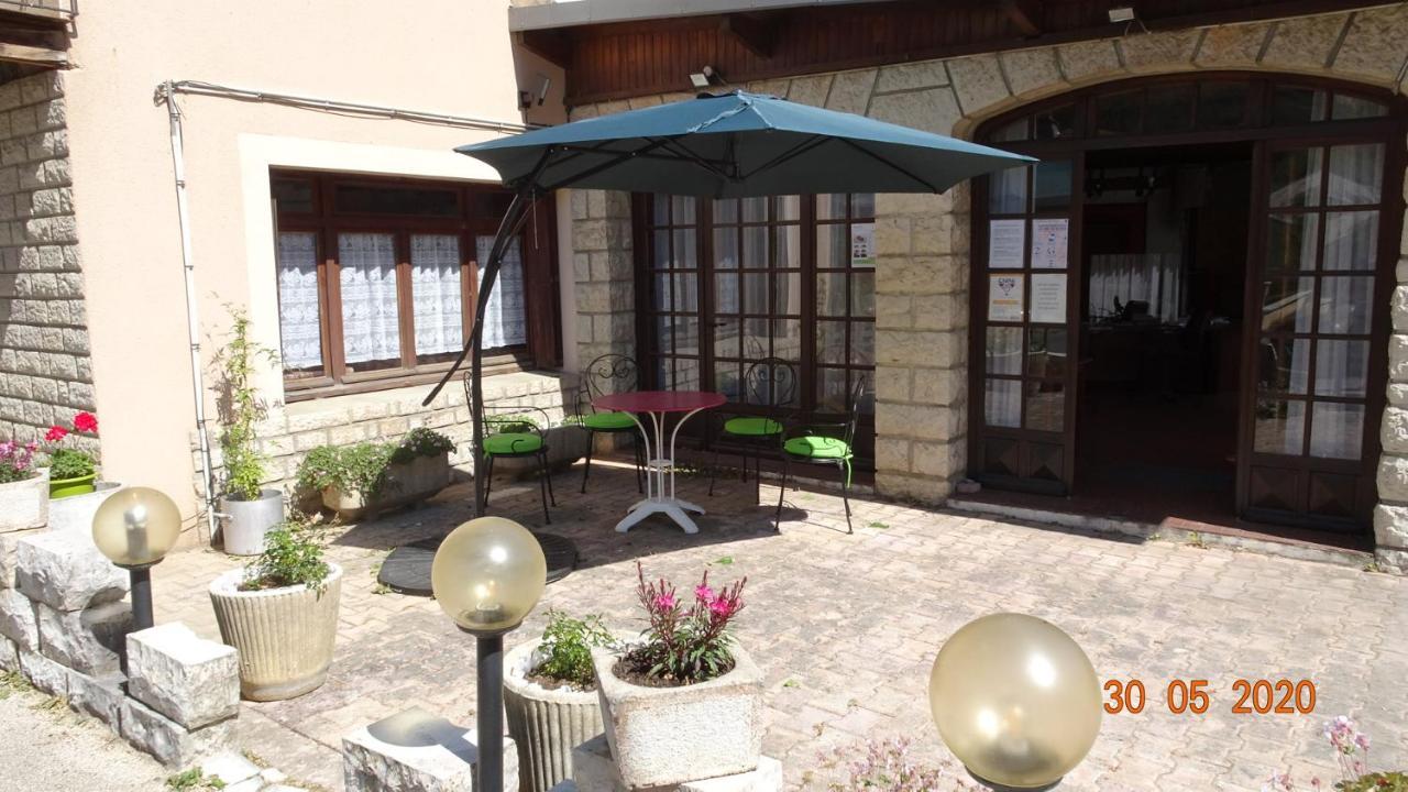 Au Pont De La Gineze Bed & Breakfast Barjac  Exterior photo